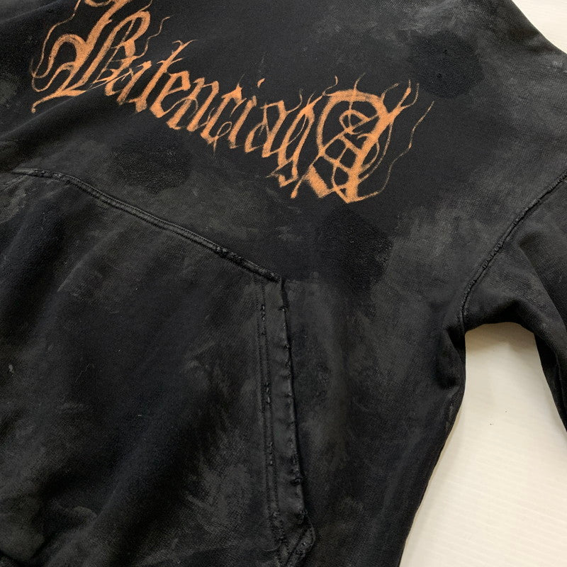 【中古品】【メンズ】 BALENCIAGA バレンシアガ 23AW METAL LOGO HOODIE 739024 TOVD8 メタル ロゴ フーディ トップス プルオーバーパーカー ダメージ加工 141-260429-ko-04-fuzh サイズ：2 カラー：ブラック 万代Net店