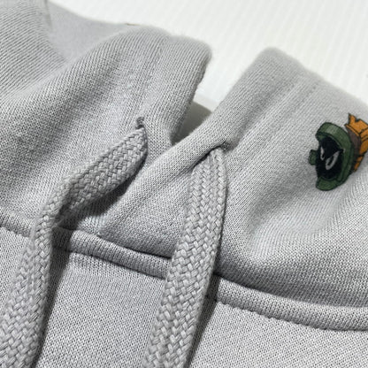 【中古品】【メンズ】 DUMBGOOD ダム グッド × SPACE JAM スペース ジャム 別注コラボ UO EXCLUSIVE ALLOVER PRINT HOOD エクスクルーシヴ オールオーバートップス プルーオーバーパーカー 142-260805-sa-06-tei サイズ：XL カラー：グレー 万代Net店