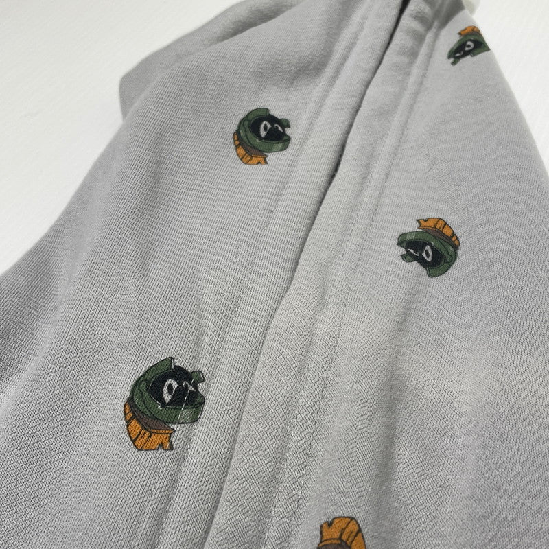 【中古品】【メンズ】 DUMBGOOD ダム グッド × SPACE JAM スペース ジャム 別注コラボ UO EXCLUSIVE ALLOVER PRINT HOOD エクスクルーシヴ オールオーバートップス プルーオーバーパーカー 142-260805-sa-06-tei サイズ：XL カラー：グレー 万代Net店