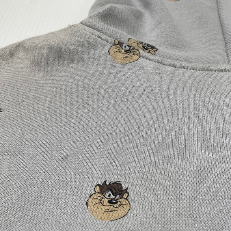【中古品】【メンズ】 DUMBGOOD ダム グッド × SPACE JAM スペース ジャム 別注コラボ UO EXCLUSIVE ALLOVER PRINT HOOD エクスクルーシヴ オールオーバートップス プルーオーバーパーカー 142-260805-sa-06-tei サイズ：XL カラー：グレー 万代Net店