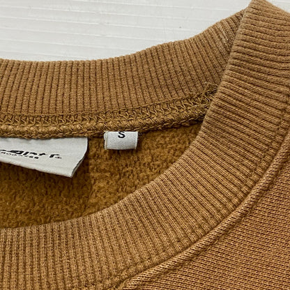 【中古品】【メンズ】 Carhartt WIP カーハート ワークインプログレス AMERICAN SCRIPT SWEAT IO25475 アメリカン スクリプト スウェット トップス トレーナー 145-260501-ks-09-fuzh サイズ：S カラー：ブラウン 万代Net店