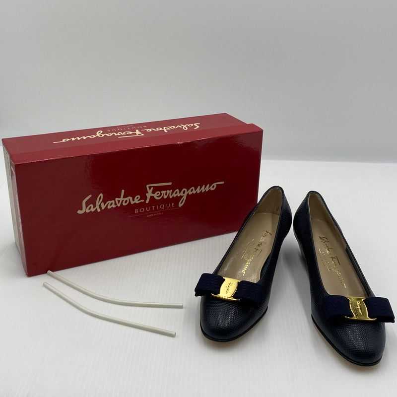 【中古品】【レディース】 SALVATORE FERRAGAMO サルヴァトーレ フェラガモ VARA ヴァラ 靴 パンプス 183-260819-sa-16-teih サイズ：5 1/2 カラー：ネイビー系 万代Net店
