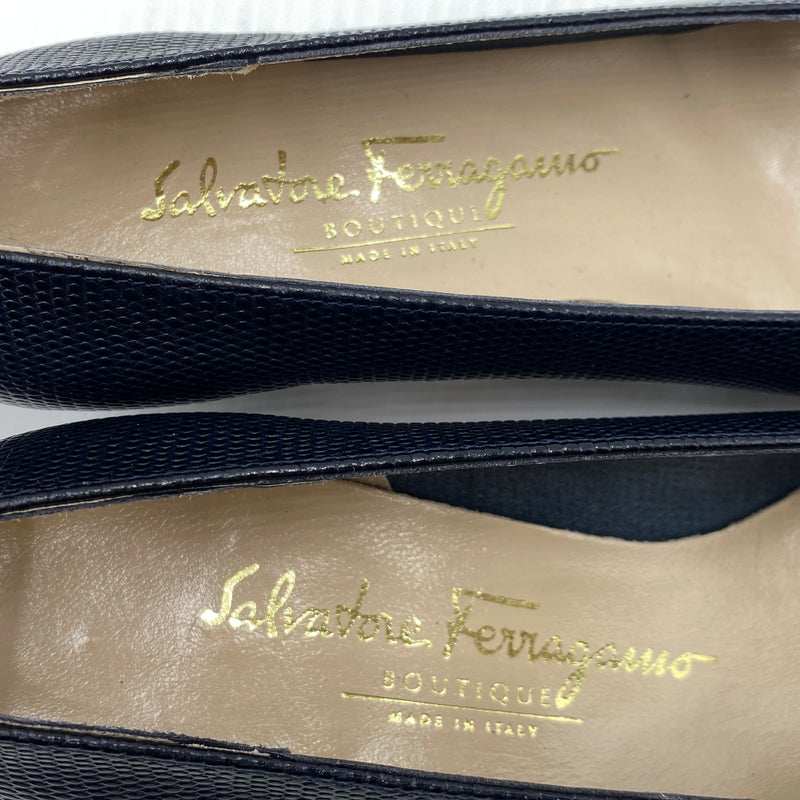 【中古品】【レディース】 SALVATORE FERRAGAMO サルヴァトーレ フェラガモ VARA ヴァラ 靴 パンプス 183-260819-sa-16-teih サイズ：5 1/2 カラー：ネイビー系 万代Net店