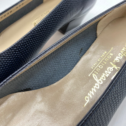 【中古品】【レディース】 SALVATORE FERRAGAMO サルヴァトーレ フェラガモ VARA ヴァラ 靴 パンプス 183-260819-sa-16-teih サイズ：5 1/2 カラー：ネイビー系 万代Net店