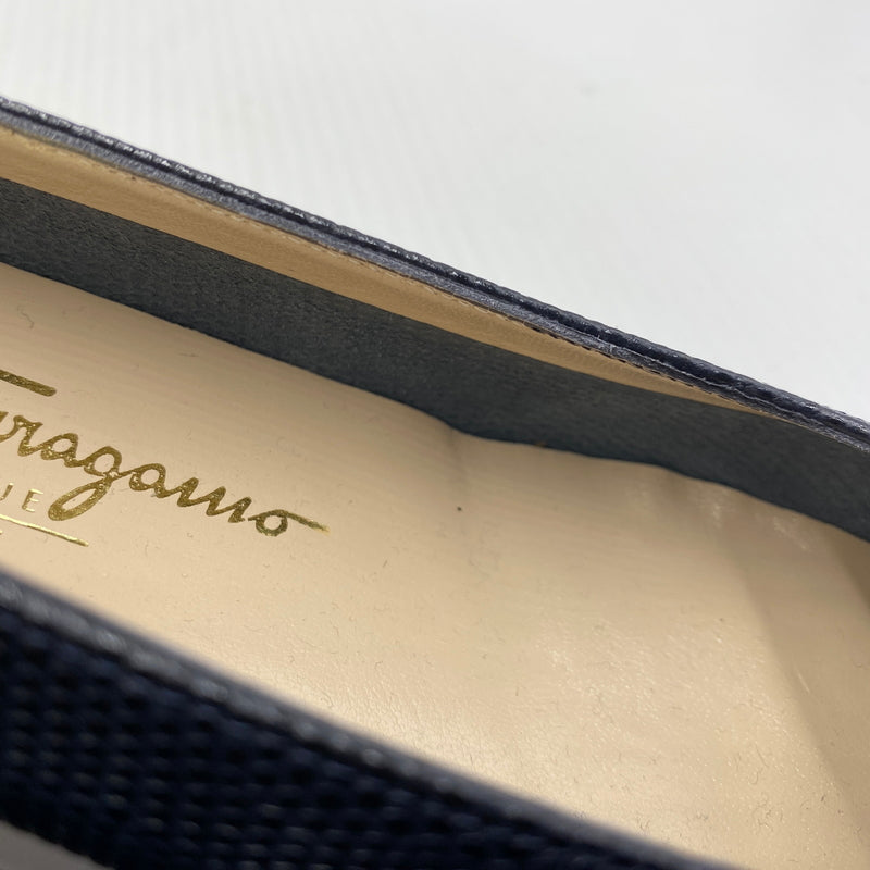 【中古品】【レディース】 SALVATORE FERRAGAMO サルヴァトーレ フェラガモ VARA ヴァラ 靴 パンプス 183-260819-sa-16-teih サイズ：5 1/2 カラー：ネイビー系 万代Net店
