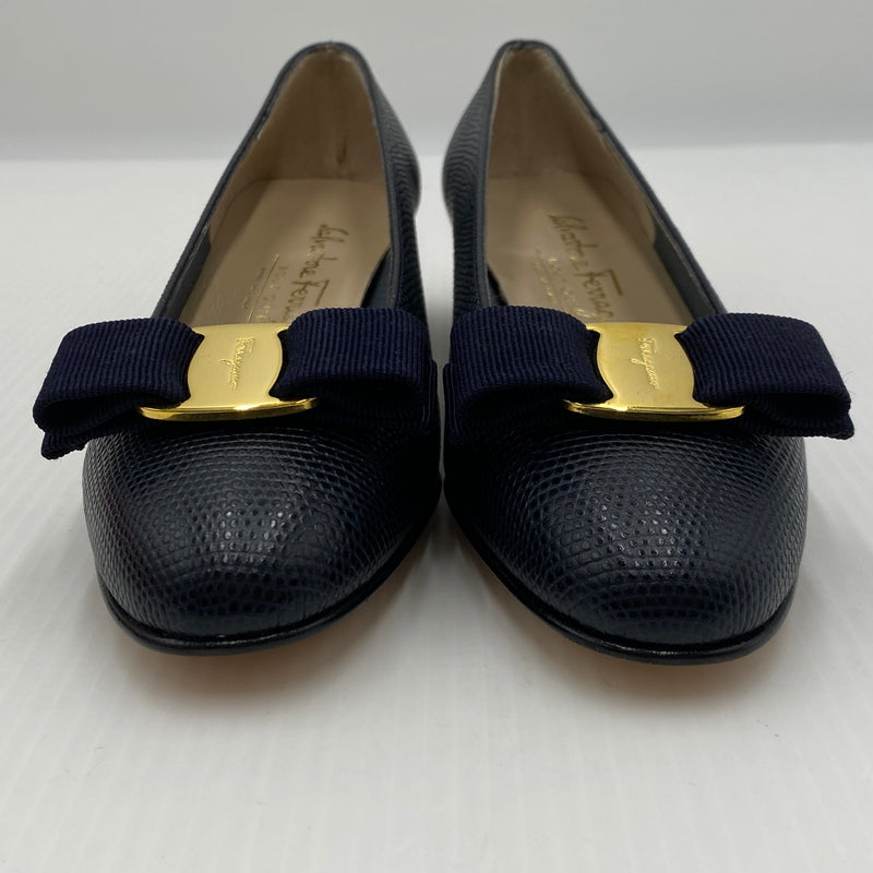 【中古品】【レディース】 SALVATORE FERRAGAMO サルヴァトーレ フェラガモ VARA ヴァラ 靴 パンプス 183-260819-sa-16-teih サイズ：5 1/2 カラー：ネイビー系 万代Net店