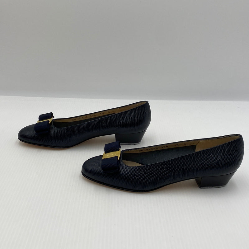 【中古品】【レディース】 SALVATORE FERRAGAMO サルヴァトーレ フェラガモ VARA ヴァラ 靴 パンプス 183-260819-sa-16-teih サイズ：5 1/2 カラー：ネイビー系 万代Net店