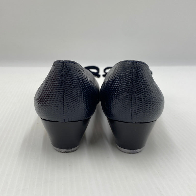 【中古品】【レディース】 SALVATORE FERRAGAMO サルヴァトーレ フェラガモ VARA ヴァラ 靴 パンプス 183-260819-sa-16-teih サイズ：5 1/2 カラー：ネイビー系 万代Net店