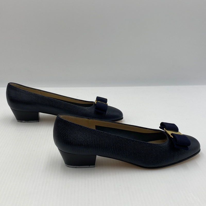 【中古品】【レディース】 SALVATORE FERRAGAMO サルヴァトーレ フェラガモ VARA ヴァラ 靴 パンプス 183-260819-sa-16-teih サイズ：5 1/2 カラー：ネイビー系 万代Net店