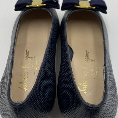 【中古品】【レディース】 SALVATORE FERRAGAMO サルヴァトーレ フェラガモ VARA ヴァラ 靴 パンプス 183-260819-sa-16-teih サイズ：5 1/2 カラー：ネイビー系 万代Net店