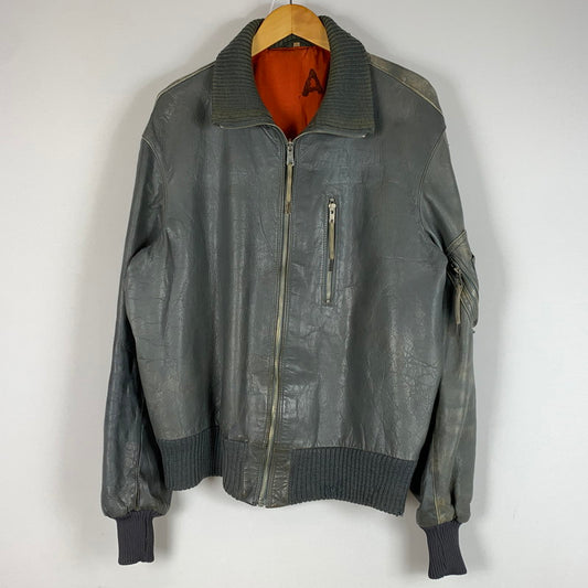 【現状渡し品】【メンズ】 UNKNOWN GERMAN ARMY FLIGHT JACKET ジャーマン アーミー フライト ジャケット アウター ミリタリージャケット 145-260504-ko-12-tei サイズ：不明 カラー：グレー 万代Net店
