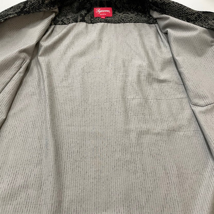【中古品】【メンズ】 Supreme シュプリーム 20AW SNAKESKIN CORDUROY ZIP UP SHIRT スネークスキン コーデュロイ ジップアップ シャツジャケット ライトアウター 149-260502-yo-08-fuzh サイズ：XL カラー：グレー/ブラック 万代Net店
