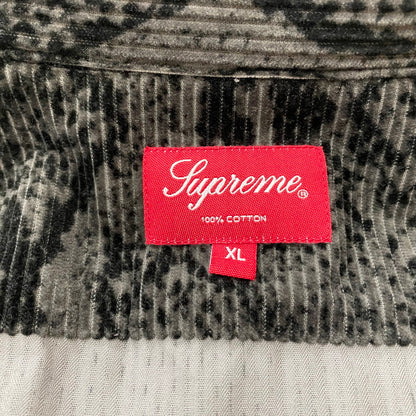 【中古品】【メンズ】 Supreme シュプリーム 20AW SNAKESKIN CORDUROY ZIP UP SHIRT スネークスキン コーデュロイ ジップアップ シャツジャケット ライトアウター 149-260502-yo-08-fuzh サイズ：XL カラー：グレー/ブラック 万代Net店