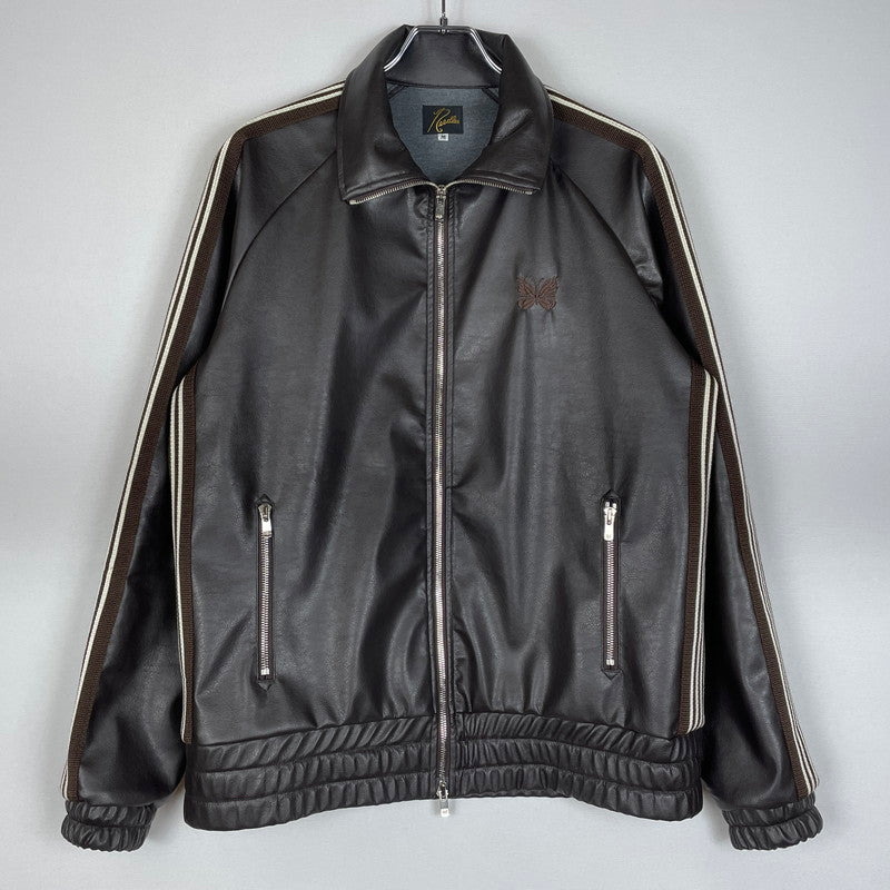 【中古品】【メンズ】 Needles ニードルス × NUBIAN ヌビアン 別注 コラボ TRACK JACKET "SYNTHETIC LEATHER" RW1649 トラックジャケット シンセティックレザー ライトアウター 140-260502-yo-13-tei サイズ：M カラー：ダークブラウン 万代Net店