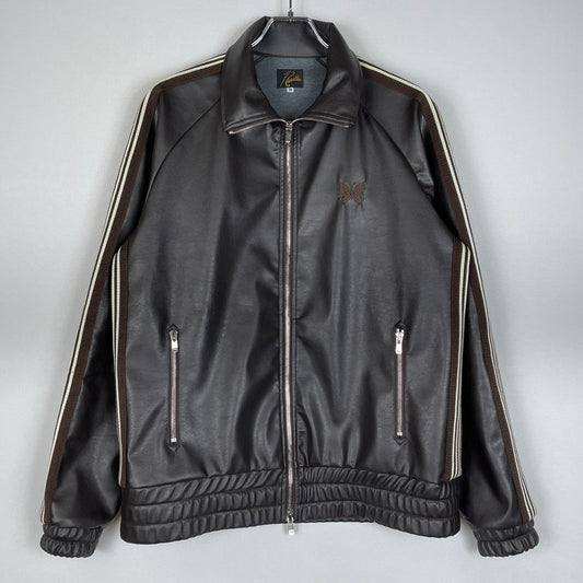 【中古品】【メンズ】 Supreme シュプリーム × NUBIAN ヌビアン 別注 コラボ TRACK JACKET "SYNTHETIC LEATHER" RW1649 トラックジャケット シンセティックレザー ライトアウター 140-260502-yo-13-tei サイズ：M カラー：ダークブラウン 万代Net店