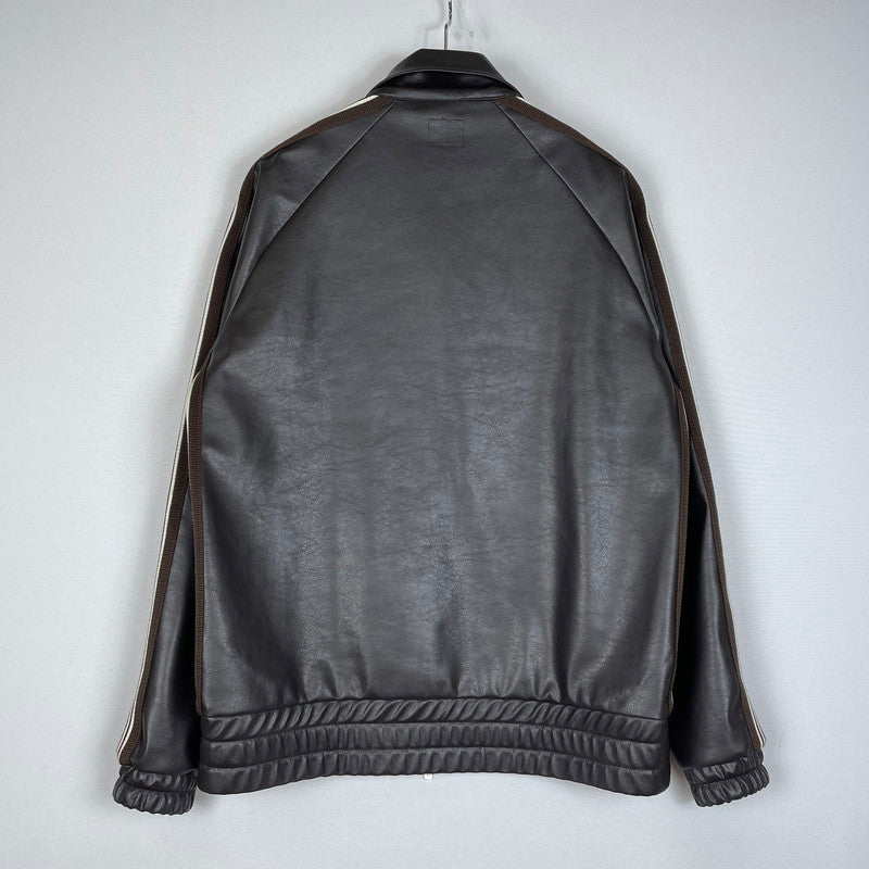 【中古品】【メンズ】 Needles ニードルス × NUBIAN ヌビアン 別注 コラボ TRACK JACKET "SYNTHETIC LEATHER" RW1649 トラックジャケット シンセティックレザー ライトアウター 140-260502-yo-13-tei サイズ：M カラー：ダークブラウン 万代Net店