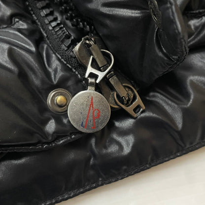 【中古品】【メンズ】 MONCLER モンクレール TIB GILET G32-003 ティブ ジレ ライトアウター ダウンベスト 141-260507-ks-03-tei サイズ：1　※アニメタグ欠品 カラー：ブラック 万代Net店