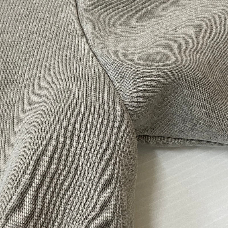 【中古品】【メンズ】 FEAR OF GOD ESSENTIALS フィアーオブゴッド エッセンシャルズ HEAVY FLEECE CROPPED SWEATSHIRT 253METSW05 ヘビー フリース クロップド スウェットシャツ トップス トレーナー 142-260508-ks-08-tei サイズ：L カラー：グレー 万代Net店