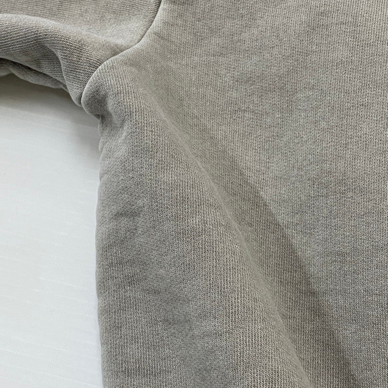 【中古品】【メンズ】 FEAR OF GOD ESSENTIALS フィアーオブゴッド エッセンシャルズ HEAVY FLEECE CROPPED SWEATSHIRT 253METSW05 ヘビー フリース クロップド スウェットシャツ トップス トレーナー 142-260508-ks-08-tei サイズ：L カラー：グレー 万代Net店