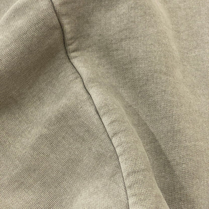 【中古品】【メンズ】 FEAR OF GOD ESSENTIALS フィアーオブゴッド エッセンシャルズ HEAVY FLEECE CROPPED SWEATSHIRT 253METSW05 ヘビー フリース クロップド スウェットシャツ トップス トレーナー 142-260508-ks-08-tei サイズ：L カラー：グレー 万代Net店