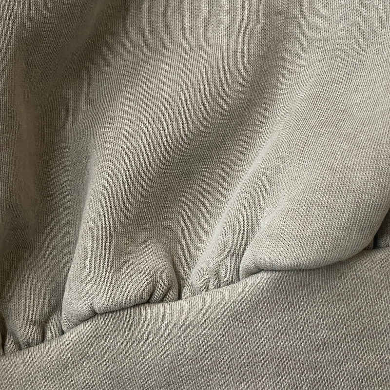 【中古品】【メンズ】 FEAR OF GOD ESSENTIALS フィアーオブゴッド エッセンシャルズ HEAVY FLEECE CROPPED SWEATSHIRT 253METSW05 ヘビー フリース クロップド スウェットシャツ トップス トレーナー 142-260508-ks-08-tei サイズ：L カラー：グレー 万代Net店
