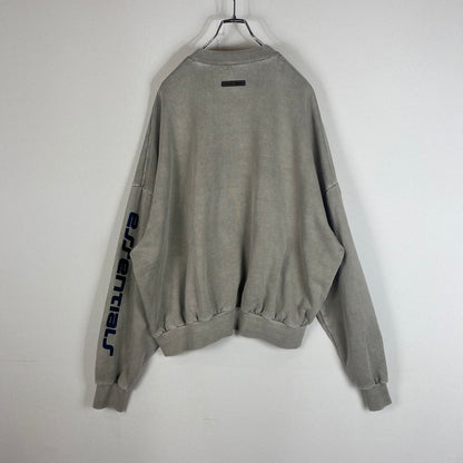 【中古品】【メンズ】 FEAR OF GOD ESSENTIALS フィアーオブゴッド エッセンシャルズ HEAVY FLEECE CROPPED SWEATSHIRT 253METSW05 ヘビー フリース クロップド スウェットシャツ トップス トレーナー 142-260508-ks-08-tei サイズ：L カラー：グレー 万代Net店