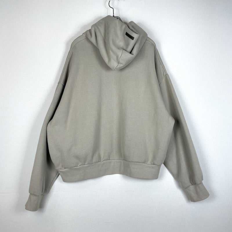 【現状渡し品】【メンズ】 FEAR OF GOD ESSENTIALS フィアーオブゴッド エッセンシャルズ CLASSIC HOODIE クラシック フーディー トップス プルオーバーパーカー 142-260507-ks-27-tei サイズ：XL カラー：グレー 万代Net店