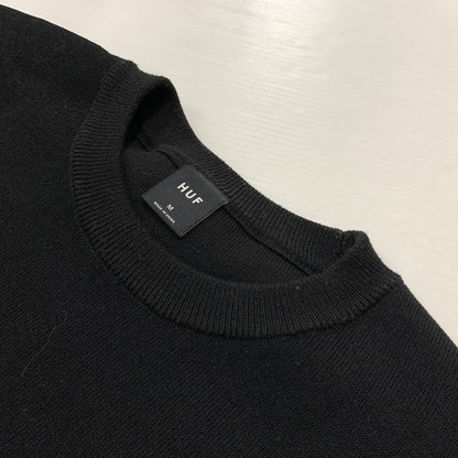 【中古品】【メンズ】 HUF ハフ OG LOGO PACK FALL CREWNECK SWEATER ロゴ パック フォール クルーネック セーター トップス プルオーバー 142-260508-ks-21-tei サイズ：M カラー：ブラック 万代Net店