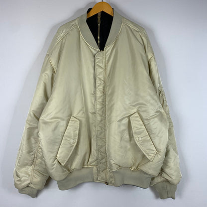 【中古品】【メンズ】 VETEMENTS ヴェトモン × ALPHAINDUSTRIES アルファ インダストリーズ 別注 コラボ 20AW REVERSIBLE DOUBLEZIP BLOUSON UAH21JA001 リバーシブル ダブルジップ ブルゾン アウター 141-260508-ks-25-tei サイズ：M カラー：ブラックアイボリー 万代Net店