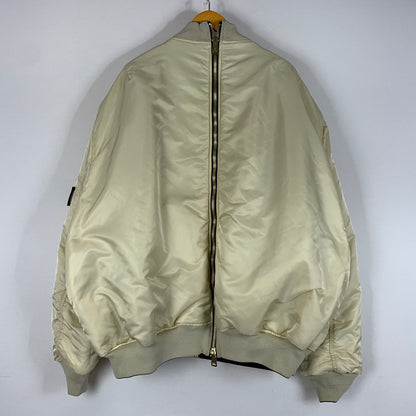 【中古品】【メンズ】 VETEMENTS ヴェトモン × ALPHAINDUSTRIES アルファ インダストリーズ 別注 コラボ 20AW REVERSIBLE DOUBLEZIP BLOUSON UAH21JA001 リバーシブル ダブルジップ ブルゾン アウター 141-260508-ks-25-tei サイズ：M カラー：ブラックアイボリー 万代Net店