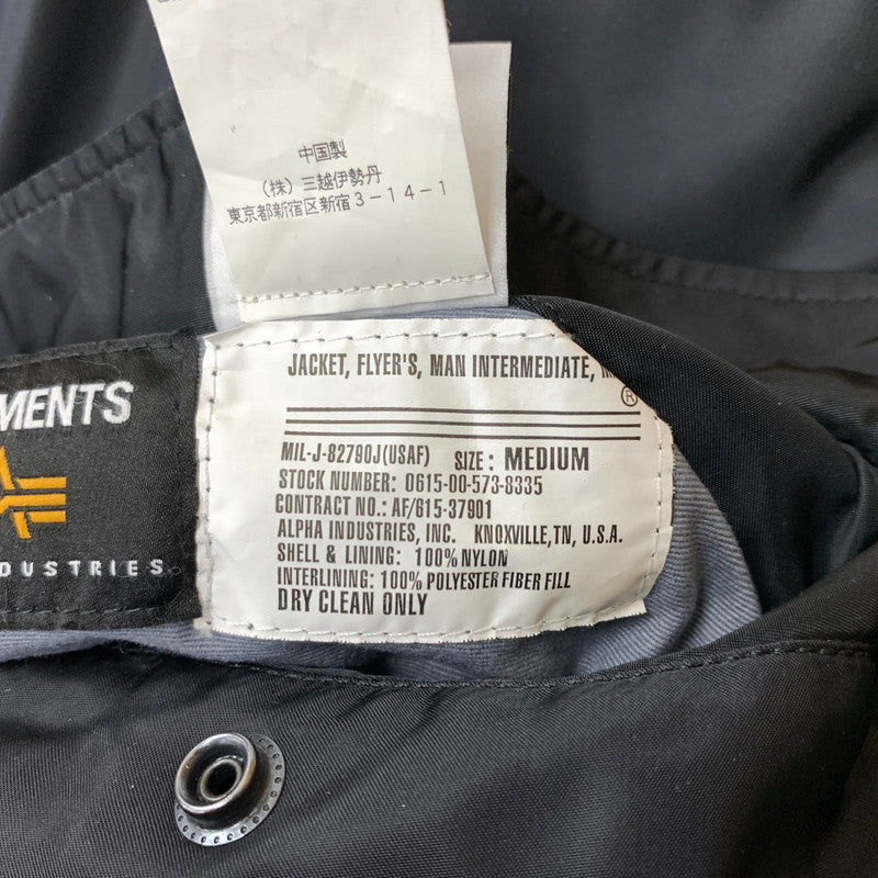 【中古品】【メンズ】 VETEMENTS ヴェトモン × ALPHAINDUSTRIES アルファ インダストリーズ 別注 コラボ 20AW REVERSIBLE DOUBLEZIP BLOUSON UAH21JA001 リバーシブル ダブルジップ ブルゾン アウター 141-260508-ks-25-tei サイズ：M カラー：ブラックアイボリー 万代Net店