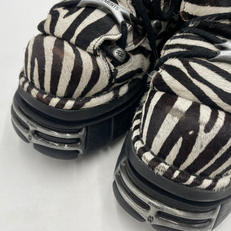【中古品】【メンズ】 VETEMENTS ヴェトモン × NEWROCK ニューロック 別注 コラボ PLATFORM SNEAKERS "ZEBRA" プラットフォーム スニーカー ゼブラ 靴 シューズ 162-260604-yo-04-tei サイズ：42 カラー：ゼブラ 万代Net店