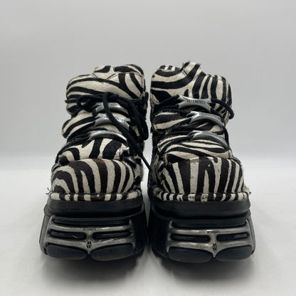 【中古品】【メンズ】 VETEMENTS ヴェトモン × NEWROCK ニューロック 別注 コラボ PLATFORM SNEAKERS "ZEBRA" プラットフォーム スニーカー ゼブラ 靴 シューズ 162-260604-yo-04-tei サイズ：42 カラー：ゼブラ 万代Net店