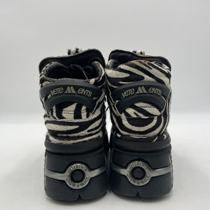 【中古品】【メンズ】 VETEMENTS ヴェトモン × NEWROCK ニューロック 別注 コラボ PLATFORM SNEAKERS "ZEBRA" プラットフォーム スニーカー ゼブラ 靴 シューズ 162-260604-yo-04-tei サイズ：42 カラー：ゼブラ 万代Net店