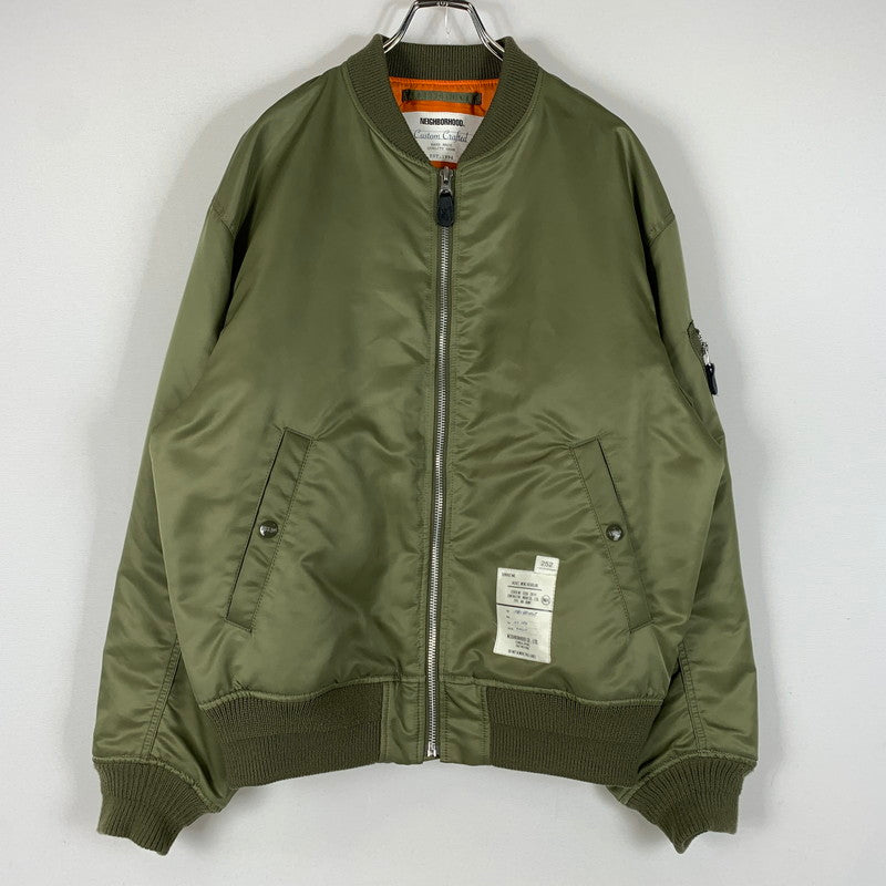 【現状渡し品】【メンズ】 NEIGHBORHOOD ネイバーフッド 25AW MA-1 FLIGHT JACKET MOD 252SPNH-JKM02 MA-1 フライト ジャケット アウター 142-260508-ks-27-tei サイズ：M カラー：カーキ 万代Net店
