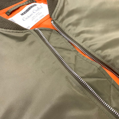 【現状渡し品】【メンズ】 NEIGHBORHOOD ネイバーフッド 25AW MA-1 FLIGHT JACKET MOD 252SPNH-JKM02 MA-1 フライト ジャケット アウター 142-260508-ks-27-tei サイズ：M カラー：カーキ 万代Net店