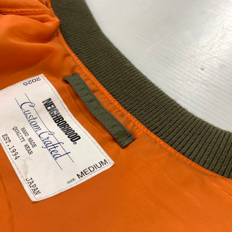 【現状渡し品】【メンズ】 NEIGHBORHOOD ネイバーフッド 25AW MA-1 FLIGHT JACKET MOD 252SPNH-JKM02 MA-1 フライト ジャケット アウター 142-260508-ks-27-tei サイズ：M カラー：カーキ 万代Net店