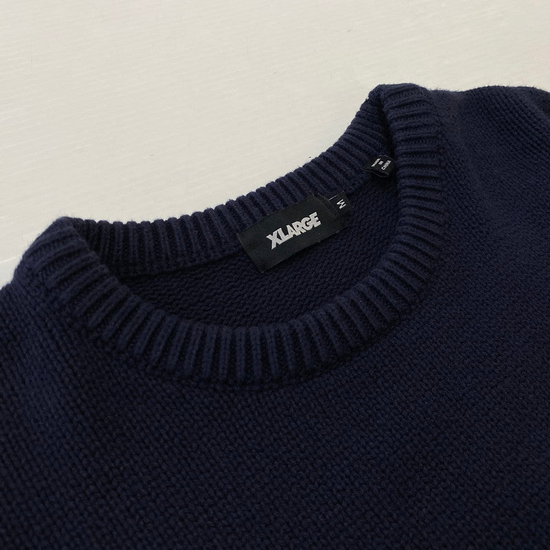 【中古品】【メンズ】 X-LARGE エクストララージ COLLEGE LOGO CREWNECK KNIT 101204015001 カレッジロゴ クルーネックニット トップス セーター 142-260716-ss-02-tei サイズ：M カラー：ネイビー 万代Net店