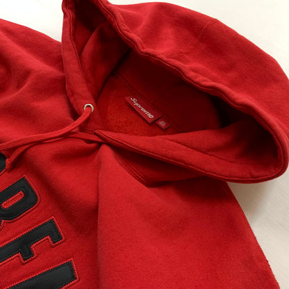 【中古品】【メンズ】 SUPREME シュプリーム GHOSTFACE ARC HOODED SWEATSHIRT ゴーストフェイス フーディ スウェットシャツ トップス プルオーバーパーカー 149-260513-ko-01-tei サイズ：L カラー：レッド 万代Net店