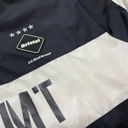 【中古品】【メンズ】 FCRB エフシーアールビー TRAINING ANORAK SPONSORED BY FRAGMENT FCRB-189115 トレーニング アノラック スポンサード バイ フラグメント ジャケット ライトアウター 142-260513-yo-19-tei サイズ：L カラー：ブラック 万代Net店