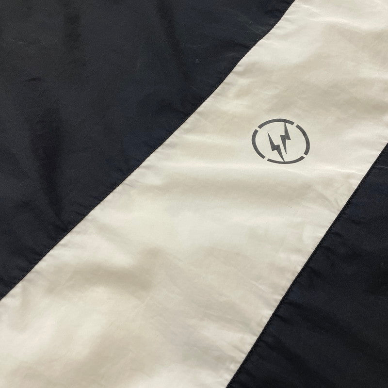 【中古品】【メンズ】 FCRB エフシーアールビー TRAINING ANORAK SPONSORED BY FRAGMENT FCRB-189115 トレーニング アノラック スポンサード バイ フラグメント ジャケット ライトアウター 142-260513-yo-19-tei サイズ：L カラー：ブラック 万代Net店