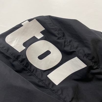 【中古品】【メンズ】 FCRB エフシーアールビー TRAINING ANORAK SPONSORED BY FRAGMENT FCRB-189115 トレーニング アノラック スポンサード バイ フラグメント ジャケット ライトアウター 142-260513-yo-19-tei サイズ：L カラー：ブラック 万代Net店