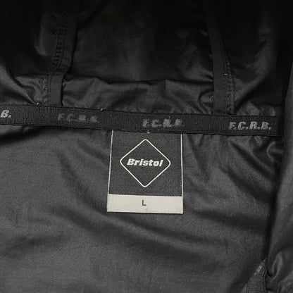 【中古品】【メンズ】 FCRB エフシーアールビー TRAINING ANORAK SPONSORED BY FRAGMENT FCRB-189115 トレーニング アノラック スポンサード バイ フラグメント ジャケット ライトアウター 142-260513-yo-19-tei サイズ：L カラー：ブラック 万代Net店