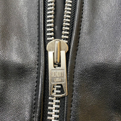 【中古品】【メンズ】 SCHOTT ショット × FREAKS STORE フリークスストア 別注 コラボ LAMB LEATHER RIDER JACKET 782-3250082 ラムレザー ライダース ジャケット アウター 145-260518-ks-10-tei サイズ：L カラー：ブラック 万代Net店