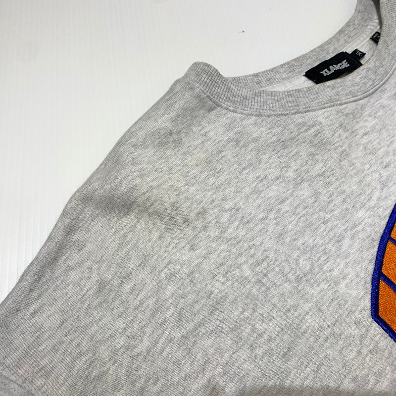 【中古品】【メンズ】 X-LARGE エクストララージ COLLEGE LOGO CREWNECK SWEAT 101223012003 カレッジロゴ クルーネック スウェット 長袖 トップス トレーナー 142-260703-yo-17-tei サイズ：XL カラー：グレー 万代Net店