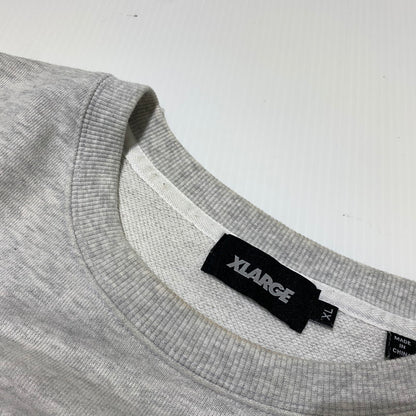 【中古品】【メンズ】 X-LARGE エクストララージ COLLEGE LOGO CREWNECK SWEAT 101223012003 カレッジロゴ クルーネック スウェット 長袖 トップス トレーナー 142-260703-yo-17-tei サイズ：XL カラー：グレー 万代Net店
