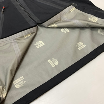 【現状渡し品】【メンズ】 Supreme シュプリーム × THE NORTH FACE ザ・ノースフェイス 別注 コラボ 21SS SUMMIT SERIES OUTER TAPE SEAM SHELL JACKET NP12101I シェルジャケット ライトアウター 149-260524-ko-04-tei サイズ：S カラー：ブラック 万代Net店