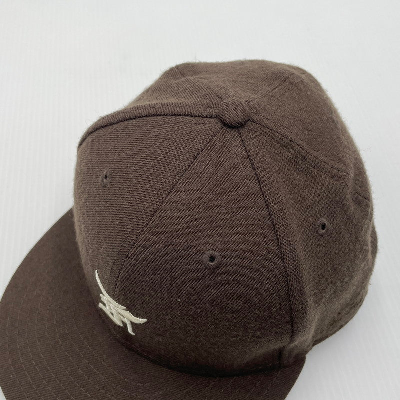 【中古品】【メンズ】 FEAR OF GOD ESSENTIALS フィアオブゴッド × NEW ERA ニューエラ 別注 コラボ FITTED CAP フィッテッド キャップ 帽子 185-260704-yo-14-tei サイズ：59.6cm カラー：ブラウン 万代Net店