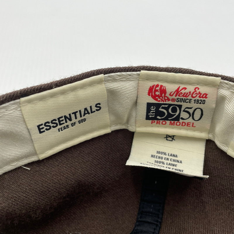 【中古品】【メンズ】 FEAR OF GOD ESSENTIALS フィアオブゴッド × NEW ERA ニューエラ 別注 コラボ FITTED CAP フィッテッド キャップ 帽子 185-260704-yo-14-tei サイズ：59.6cm カラー：ブラウン 万代Net店