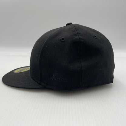 【中古品】【メンズ】 FEAR OF GOD ESSENTIALS フィアオブゴッド エッセンシャルズ × NEW ERA ニューエラ 別注 コラボ FITTED CAP フィットキャップ 帽子 ベースボールキャプ 185-260805-ko-05-tei カラー：ブラック 万代Net店